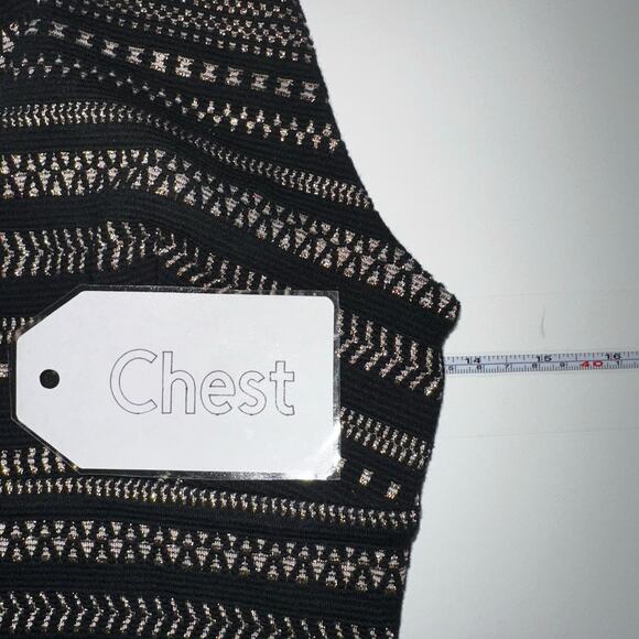 Express Women’s Metallic Crop Top Black Gold Geometric Pattern Size XS - Picture 8 of 8